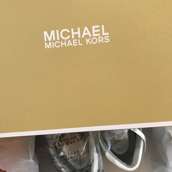 Micheal Kors  brand new silver lace up sneaker - Picture 3 of 15